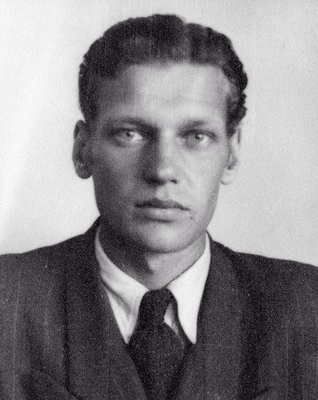 Eestlastest põgenikud Geislingeni DP (displaced persons) laagris. Näitleja Erich Tõnisson. Portreefoto.  duplicate photo