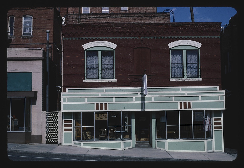 D & G Antiques, Butte, Montana (LOC)