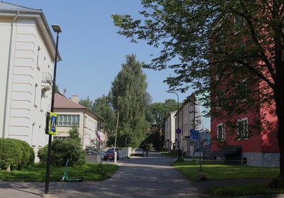 Uuel, veel nimeta tänaval Tartus, H. Heidemanni ja Tiigi tänava vahel on kerkinud kolme- nelja korruselised elumajad ja lasteaiahooned. rephoto