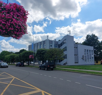 Maja Keilas Keskväljaku ja Uue tänava nurgal enne lammutamist rephoto