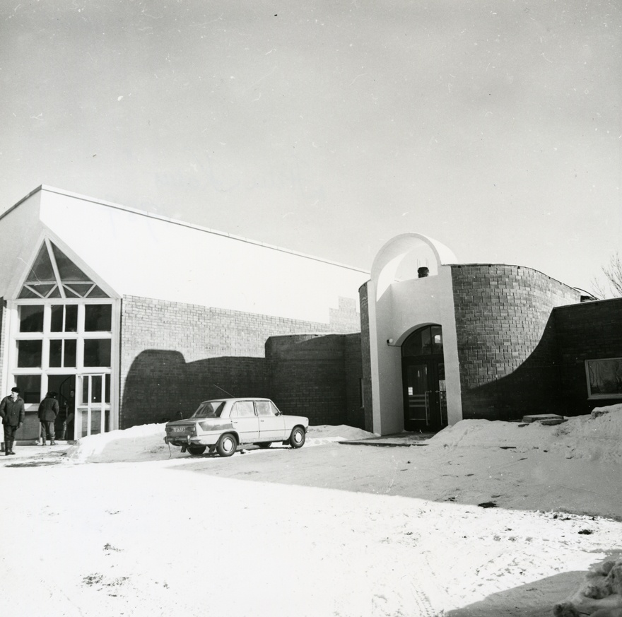 Kõrgessaare tervisekeskus ja ambulatoorium (end laohoone rekonstr), vaade sissepääsule. Arhitekt Koit Komissarov