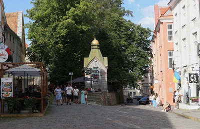 Tallinn. Reval - Langstrasse mit Grünmarkt rephoto