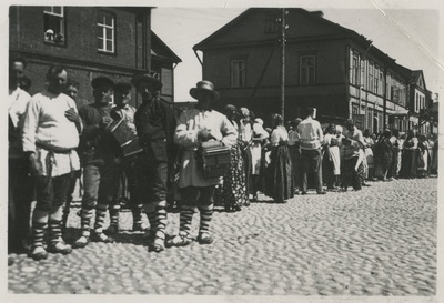 Petseri koor Petserimaa laulupeo rongkäigus  similar photo