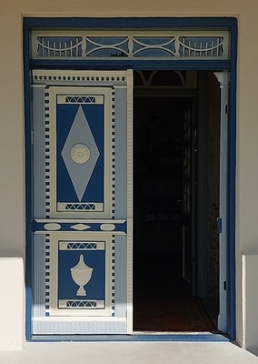 Lihula Mõisahoone peauks rephoto