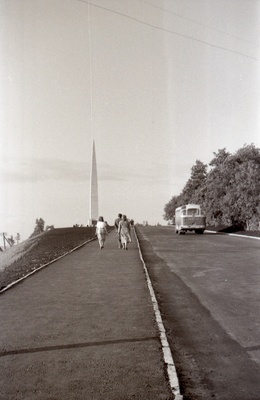Vaade Maarjamäe obeliskile.  similar photo