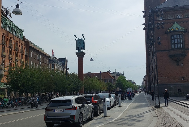 British troops passes Rådhuspladsen (town square) in Copenhagen. rephoto