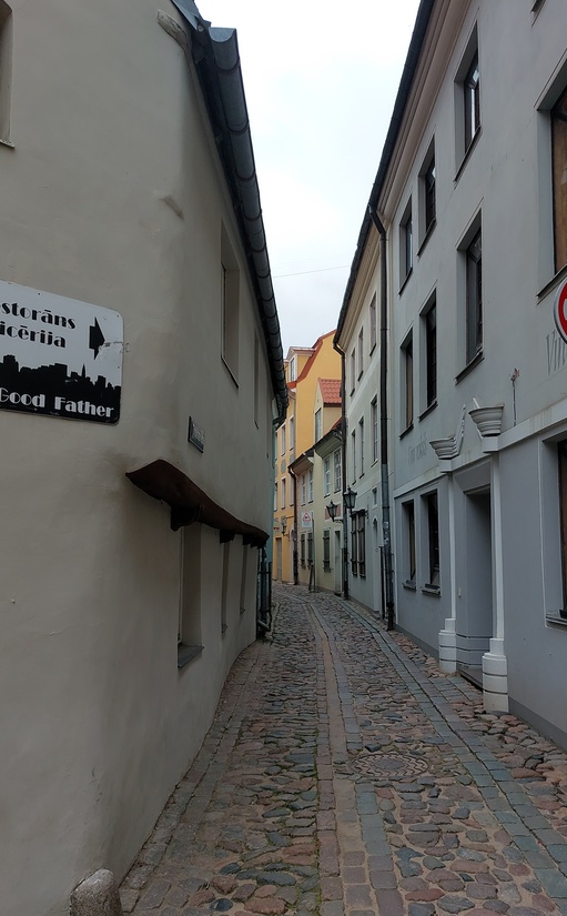 Narrow street in Riga Old Town rephoto