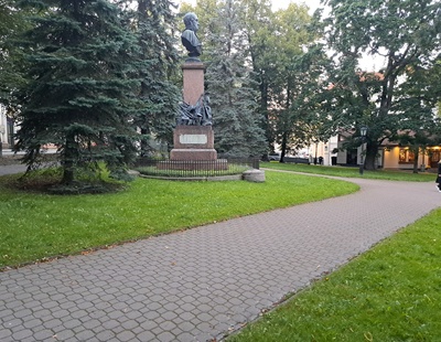 Barclay de Tolly monument rephoto