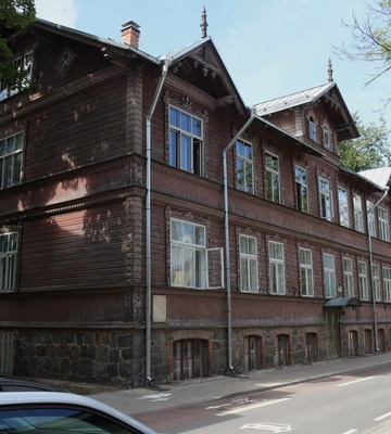 Elamu Tartus, vaade hoonele nurgalt rephoto
