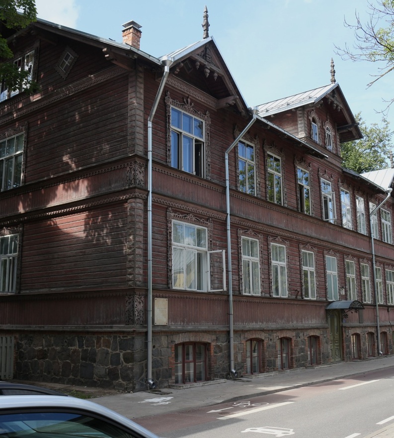 Elamu Tartus, vaade hoonele nurgalt rephoto