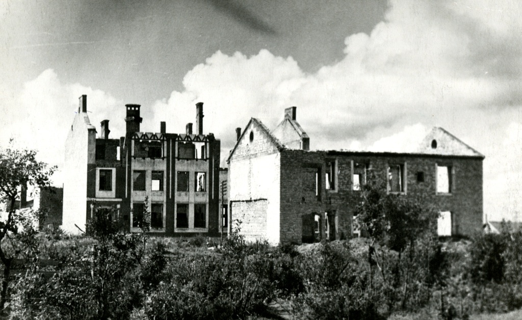 Rakvere, sõjas purustatud majad Võidu tänaval