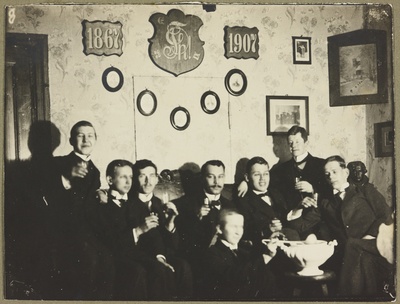 Usuteaduse Üliõpilaste Seltsi coetus 1915. või 1916. aastal  duplicate photo