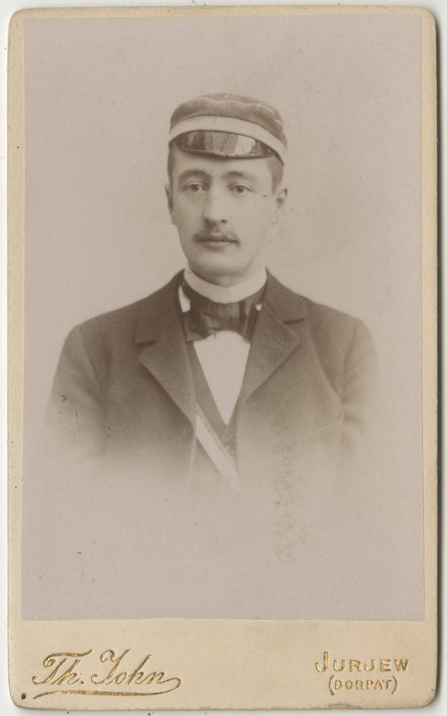Pastor August Czernay tudengina, portreefoto