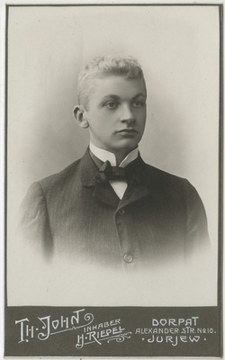 Tallinna Rüütli- ja Toomkooli direktor parun Adalbert Stromberg tudengina, portreefoto  duplicate photo