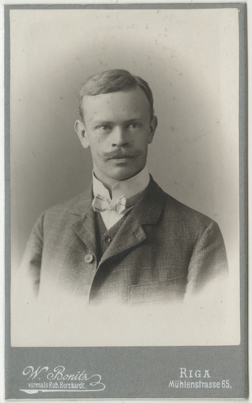 Pastor Alfons Erasmus tudengina, portreefoto