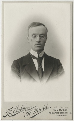 Pastor August von Raison tudengina, portreefoto  duplicate photo