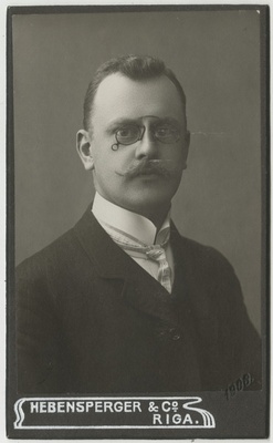 Pastor Arved Kirstein tudengina, portreefoto  duplicate photo