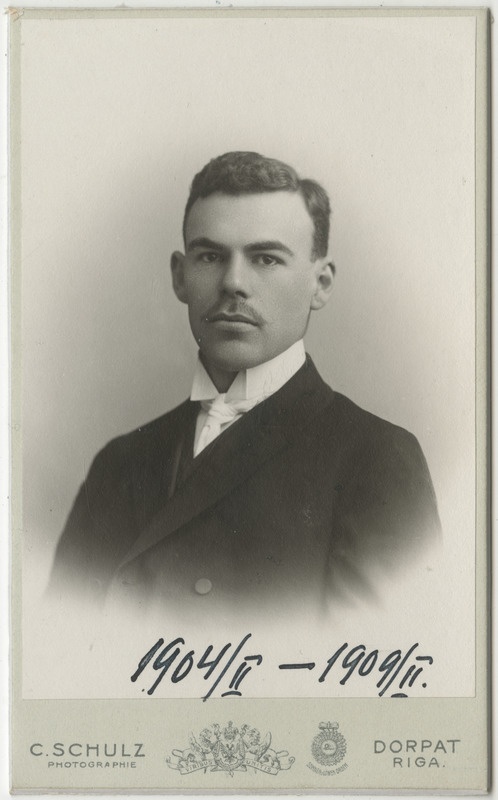 Pastor ja farmer Immanuel Winkler tudengina, portreefoto