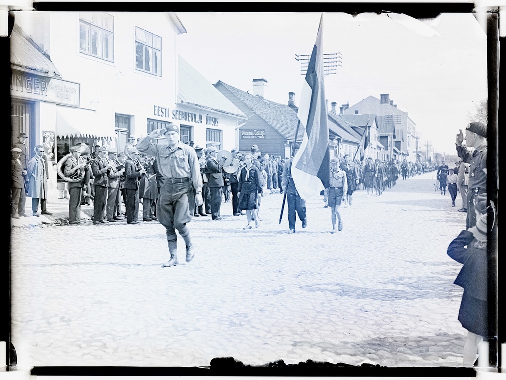 Rakvere, skautide rivi Laial tänaval