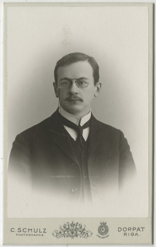 Märjamaa pastor Oscar Meder tudengina, portreefoto