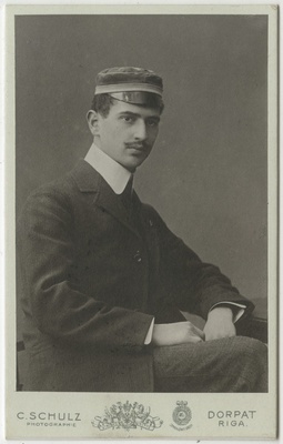 Pastor Rudolf Gurland tudengina, portreefoto  duplicate photo
