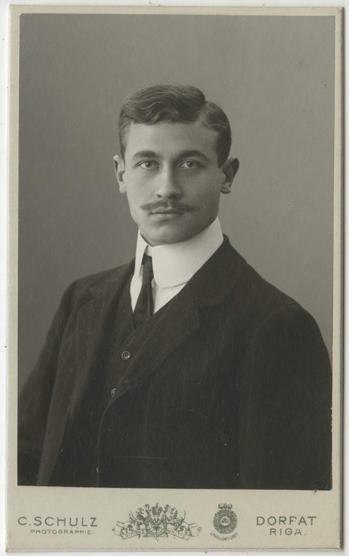 Pastor Herbert Lieberg tudengina, portreefoto