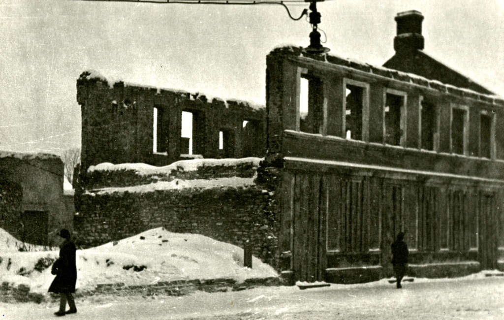 Rakvere, sõjas purustatud maja Võidu tänaval