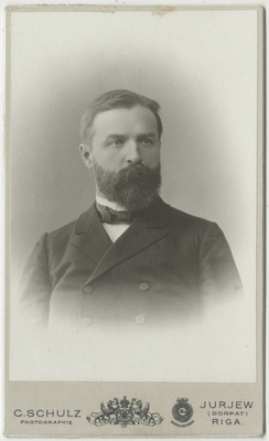 Usuteaduse Üliõpilaste Seltsi vilistlane?, portreefoto  duplicate photo