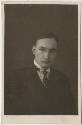 Anseküla pastor Adolf Greinert tudengina, portreefoto  duplicate photo