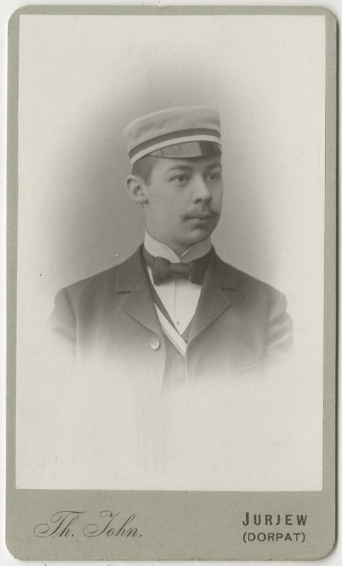 Walter Brusdeylins tudengina, portreefoto