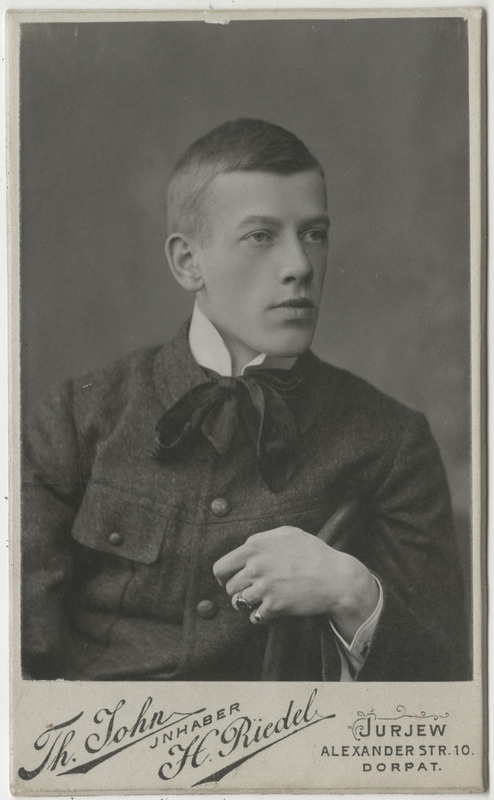 Kirjanik Reinhold Walter tudengina, portreefoto