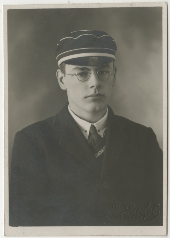 Usuteaduse Üliõpilaste Seltsi liige, portreefoto