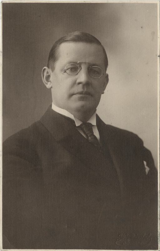 Tartu Ülikooli teoloogiaprofessor Hugo Bernhard Rahamägi, portreefoto