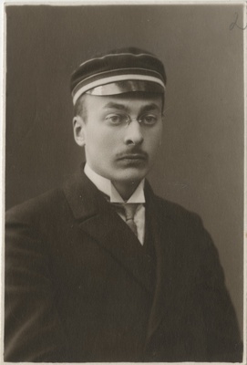 Usuteaduse Üliõpilaste Seltsi liige Helmut Intelmann, portreefoto  duplicate photo