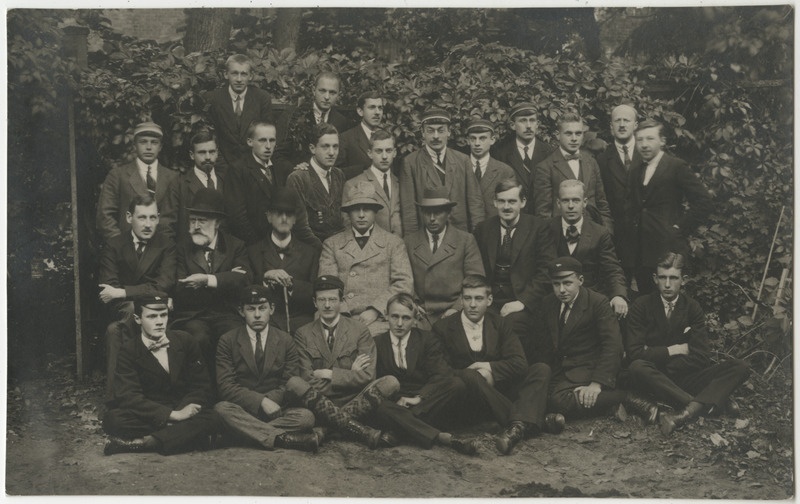 Usuteaduse Üliõpilaste Seltsi liikmed seltsi aastapäeval 1924, grupifoto