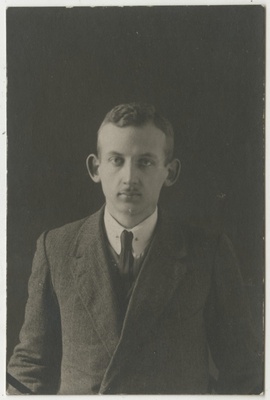 Usuteaduse Üliõpilaste Seltsi liige Gerhard Plath, portreefoto  duplicate photo