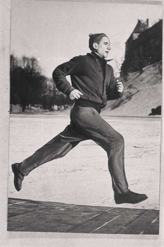 Meistersportlane Mihhail Velsvebel jooksmas.