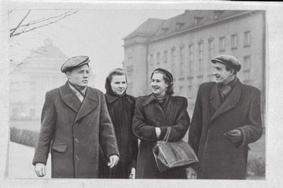 Komsomoli lähetusega uudismaale sõitjad: Nikolai ja Niina Mareševid ja Lilian ning Heino Karemäe.  duplicate photo