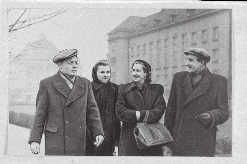 Komsomoli lähetusega uudismaale sõitjad: Nikolai ja Niina Mareševid ja Lilian ning Heino Karemäe.