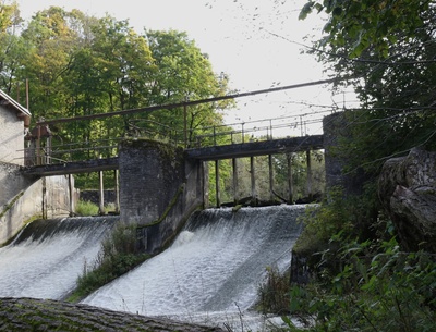 The oak of the Kunda hydroelectric power plant (Jõe 21). See the gate and winches to lift the gate. rephoto