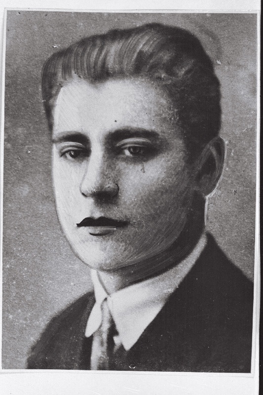 Kallas, Eduard - Saaremaa kaitsmisest osavõtja Suure Isamaasõja ajal 1941.a. mõrvatud fašistide poolt.