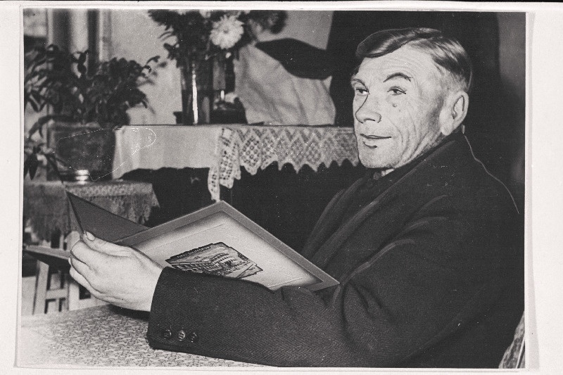 Tammsaar, Daniel - Oktoobrirevolutsoonist osavõtja.