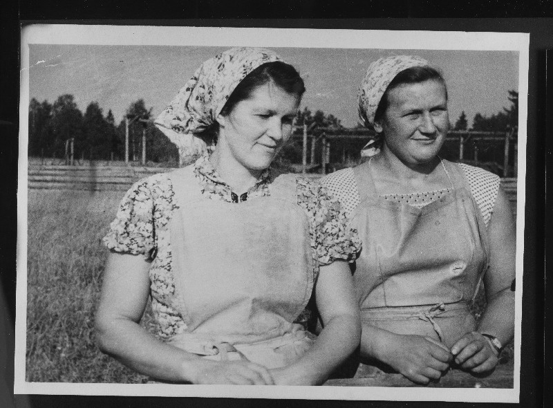 Rapla rajooni Kalevi kolhoosi seatalitajad - Eesti NSV Ülemnõukogu saadik J. Ruiso ja Valve Pern.