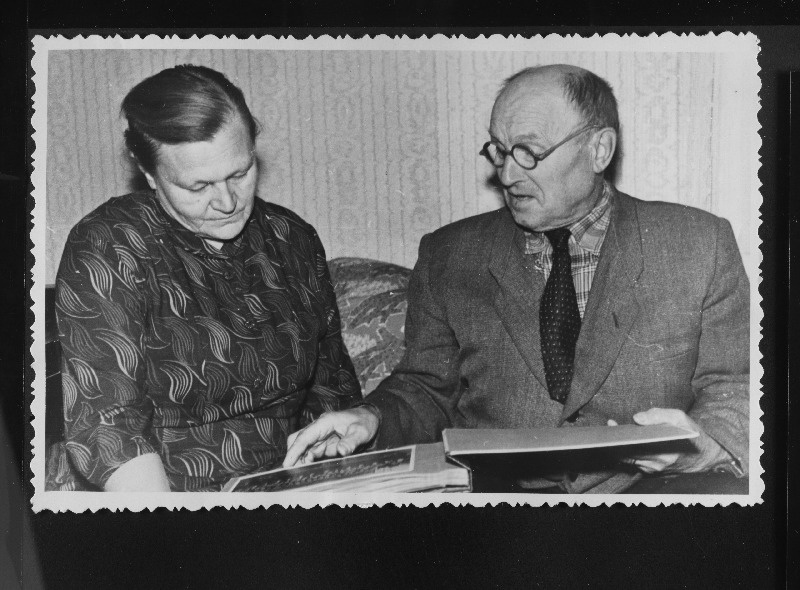 Õpetaja - pensionär, endine Tõrva Keskkooli lauluõpetaja Hanson meenutab väljasõite laulukooridega.