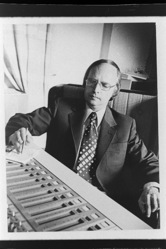 Eesti NSV rahvakunstnik, Eesti NSV Heliloojate Liidu juhatuse esimees, helilooja Jaan Rääts.