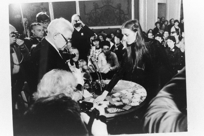 V rahvusvahelisel balletiartistide konkursil Moskvas võtab esinemisjärjekorra loosi RAT Estonia baleriin Kaie Kõrb.