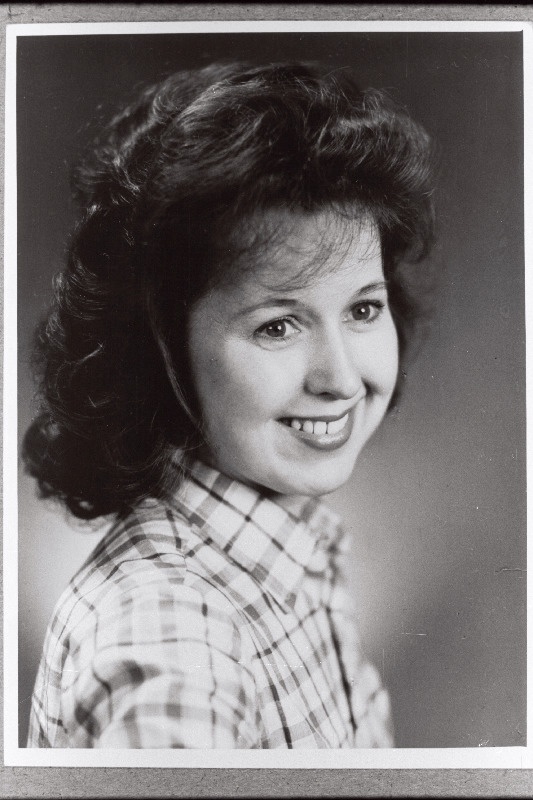 Saltõkova, Olga - Tallinna Konservatooriumi lõpetanud sopran, venekeelse muusikateatri “Bajaderka” asutaja.