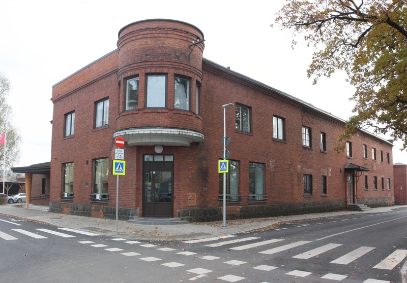 Viljandi leivakombinaadi hoone Turu ja Kaalu tänava nurgal. rephoto