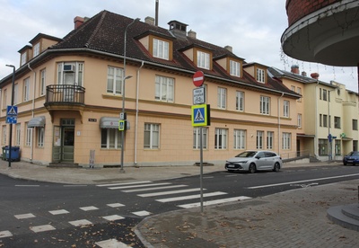 foto, Viljandi, Kaalu tn- Turu tn nurk, Turu tn 10, polikliinik, kiirabi, oktoober 1983 rephoto