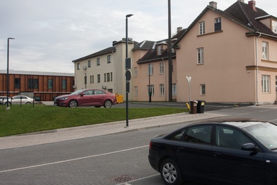 Drive-in punkt Viljandis - Viljandisse püstitatud mobiilne koroonaviiruse testimise telk. rephoto